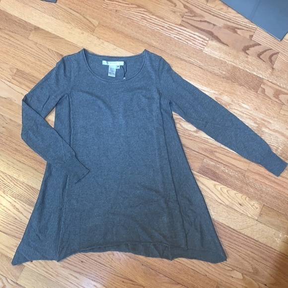 STUDIO M Women’s Pin-tuck Sleeve Gray Knit Long Sweater - Picture 6 of 9